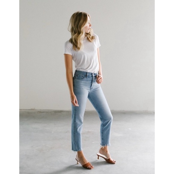 Levi’s Wedgie Icon High Rise Fray Hem Straight Leg Ankle Jeans in Shut Up - Picture 1 of 10